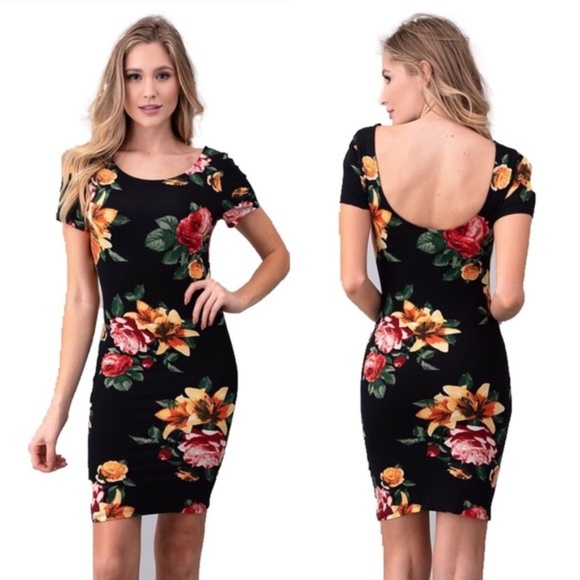 Heart & Hips Dresses & Skirts - Floral Print Short Sleeve Back Scoop Knit Dress